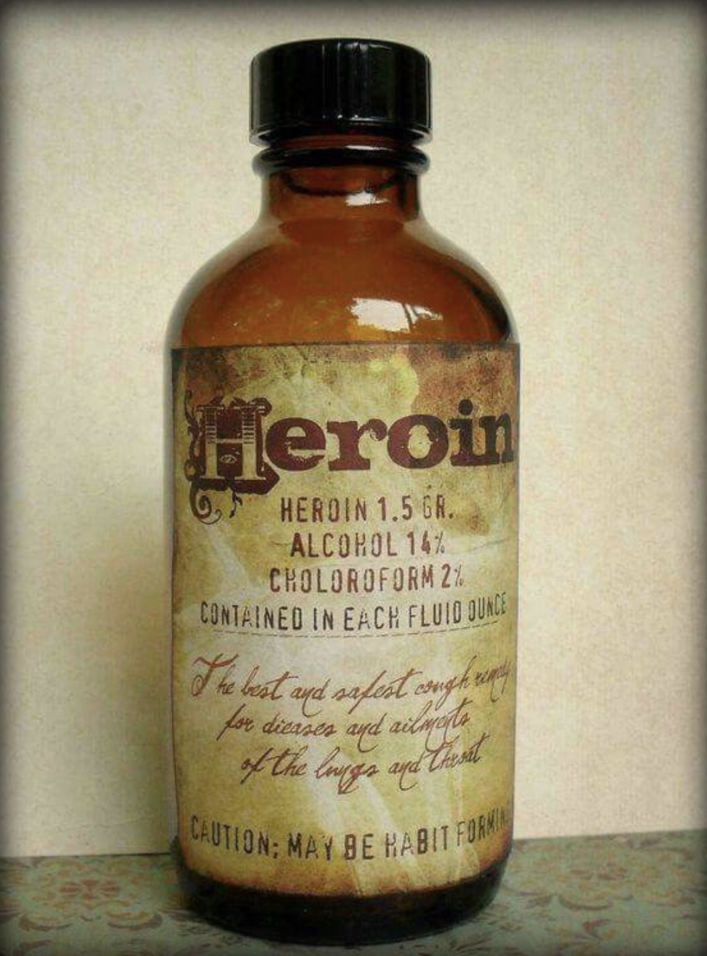 glass bottle - Heroin Heroin 1.5 Gr. Alcohol 14% Choloroform 2% Contained In Each Fluid Ounce Ihe best and safest coughin for dieases and ailments of the lungs and thesat Caution May Be Habit Formin